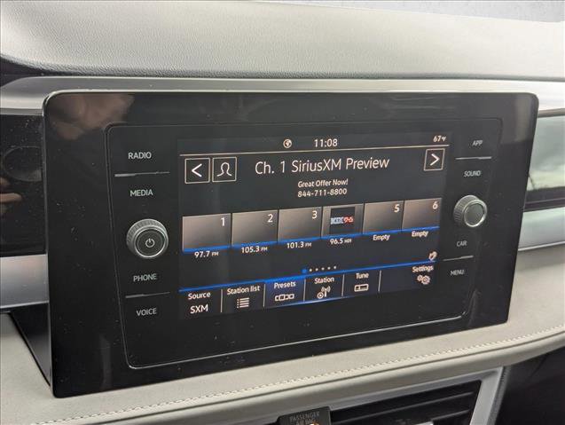 Certified 2025 Volkswagen Taos SE image 14