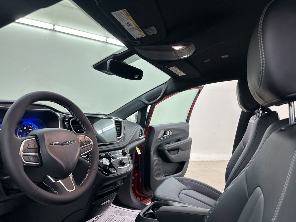 New 2026 Chrysler Pacifica Select image 26