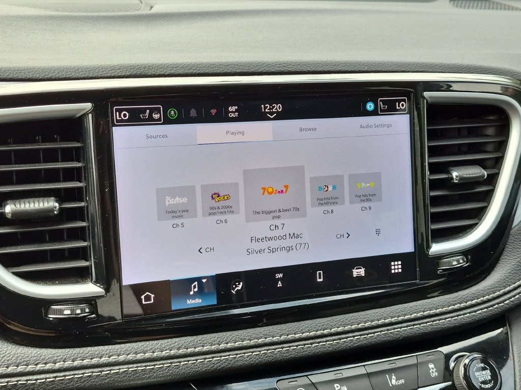 Used 2025 Chrysler Pacifica Limited FWD image 18