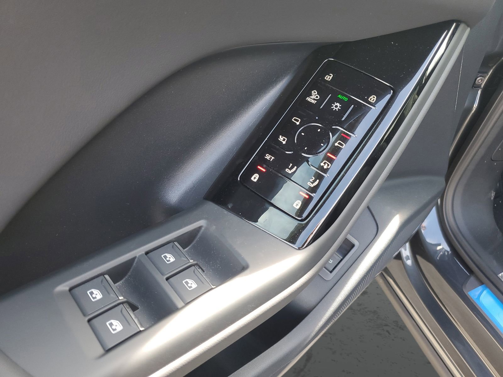 New 2025 Audi Q6 e-tron Premium Plus AWD/4WD image 22