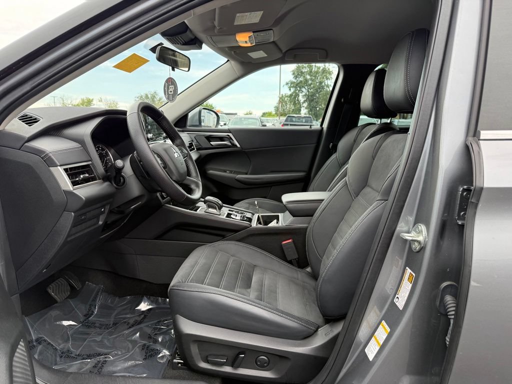 Used 2023 Mitsubishi Outlander SE AWD/4WD image 20