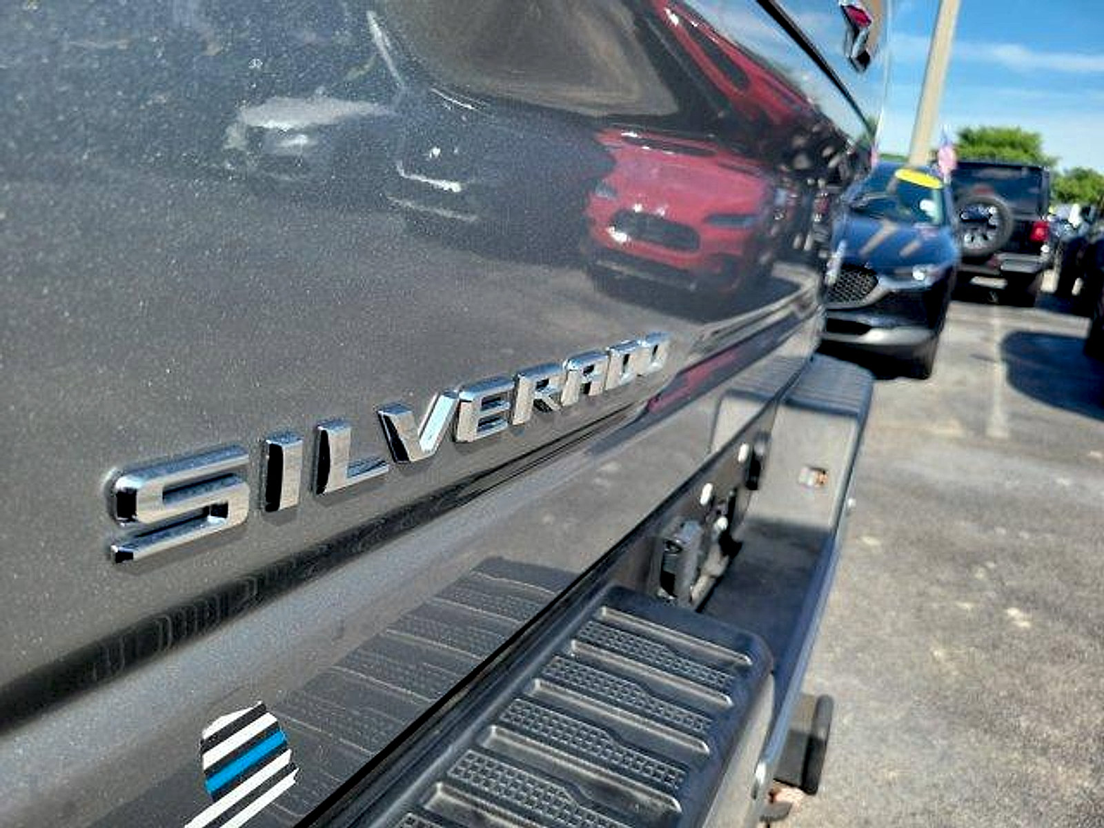 Used 2024 Chevrolet Silverado 2500 High Country w/ High Country Premium Package AWD/4WD image 9