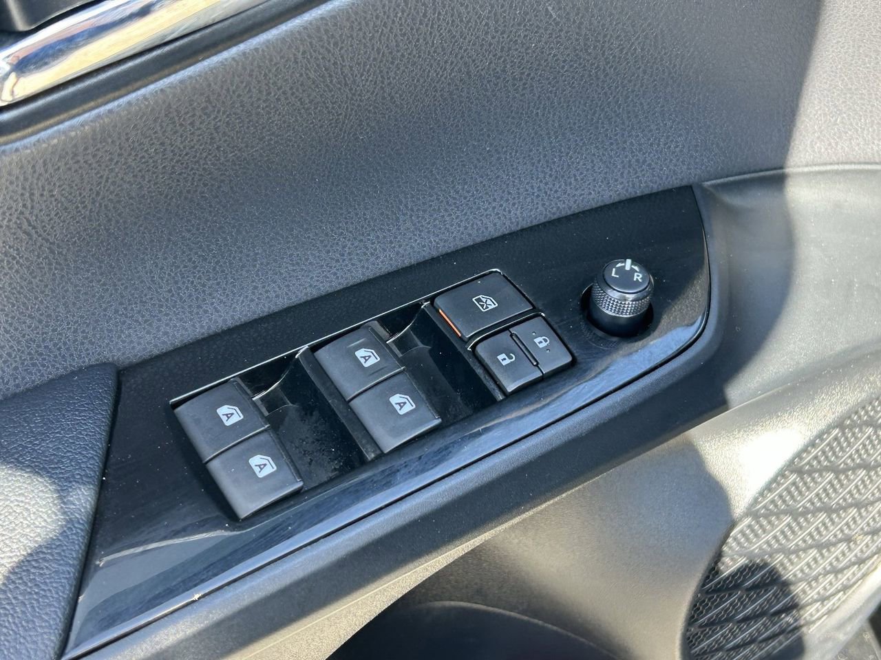 Used 2016 Toyota Prius Three Touring w/ Preferred Accessory Package FWD image 29