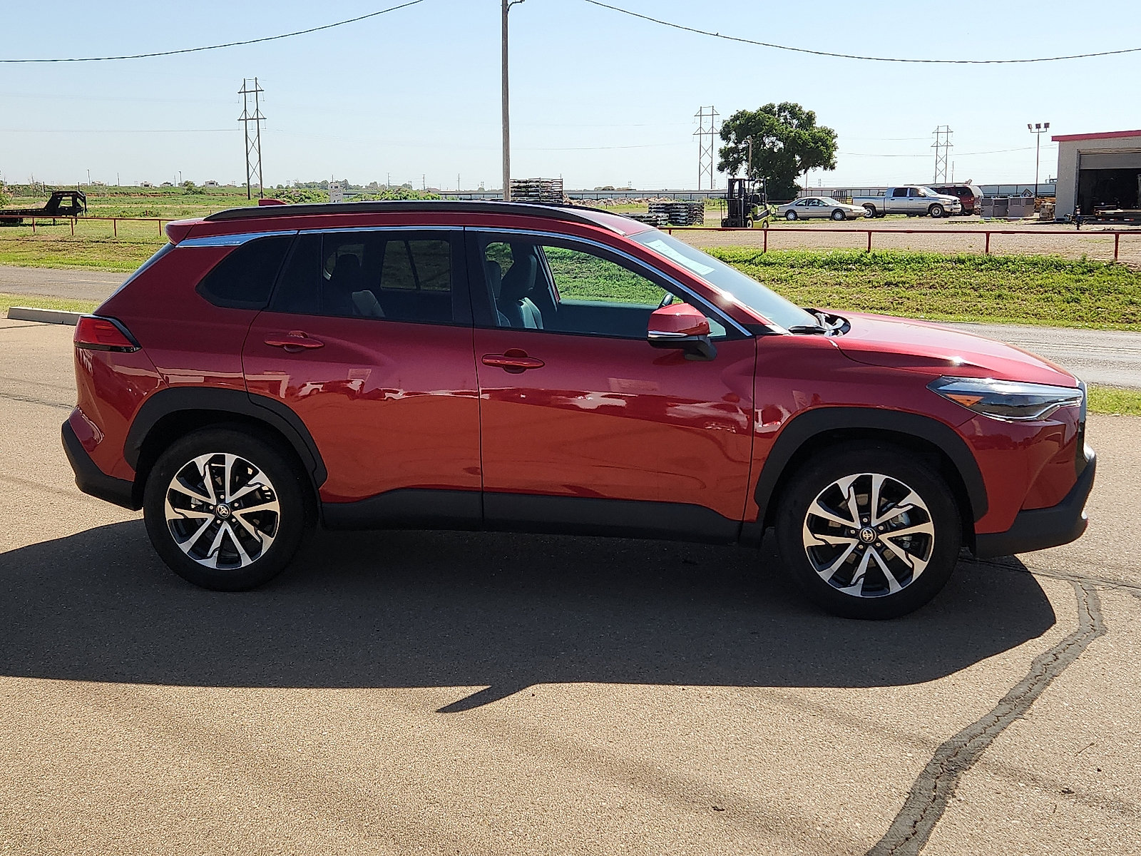 Used 2024 Toyota Corolla Cross XLE image 5