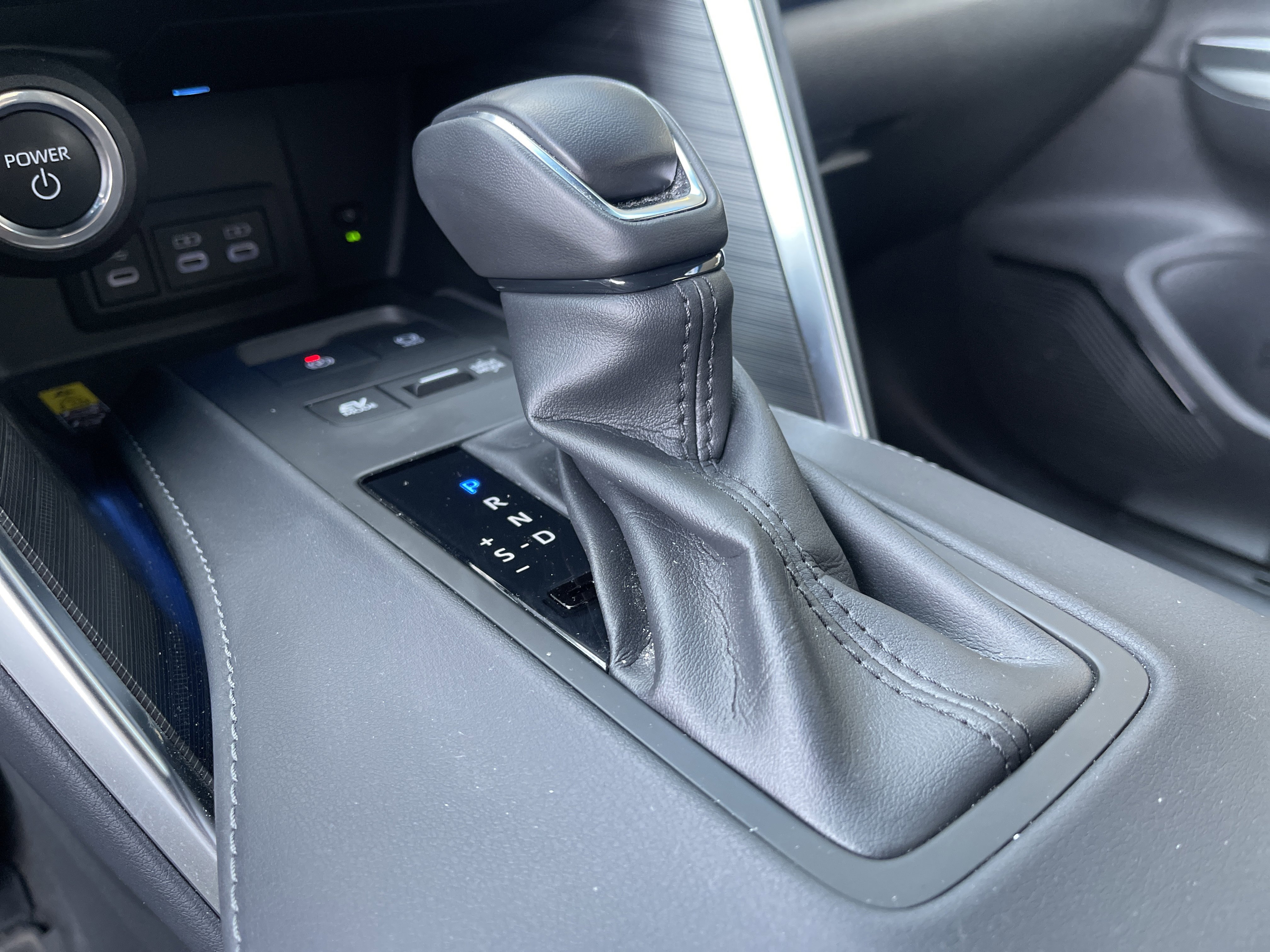 Used 2023 Toyota Venza XLE image 32