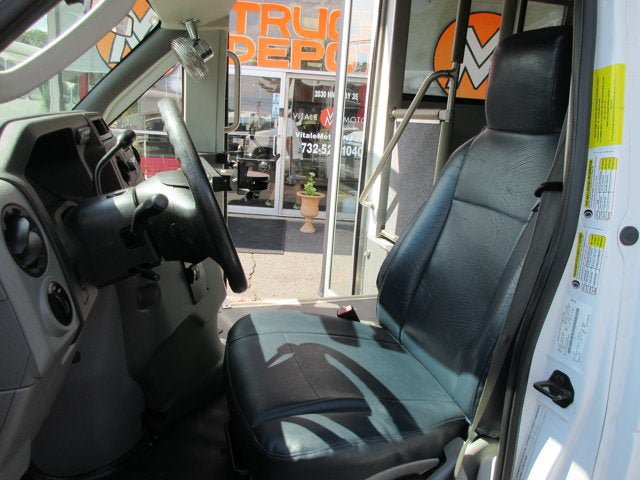 Used 2013 Ford E-450 and Econoline 450 Super Duty w/ Shuttle Bus Prep Pkg RWD image 13
