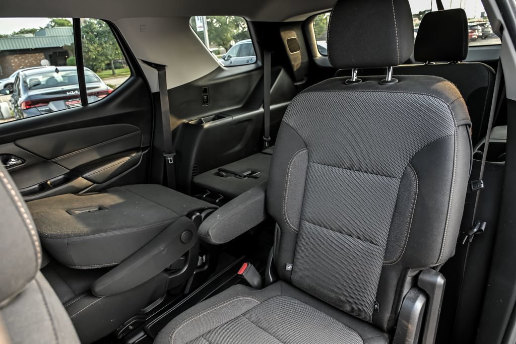 Used 2021 Chevrolet Traverse LT AWD/4WD image 16