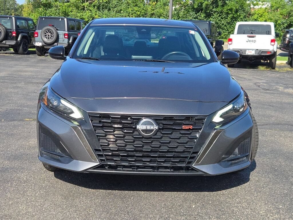 Used 2024 Nissan Altima 2.5 SR FWD image 2