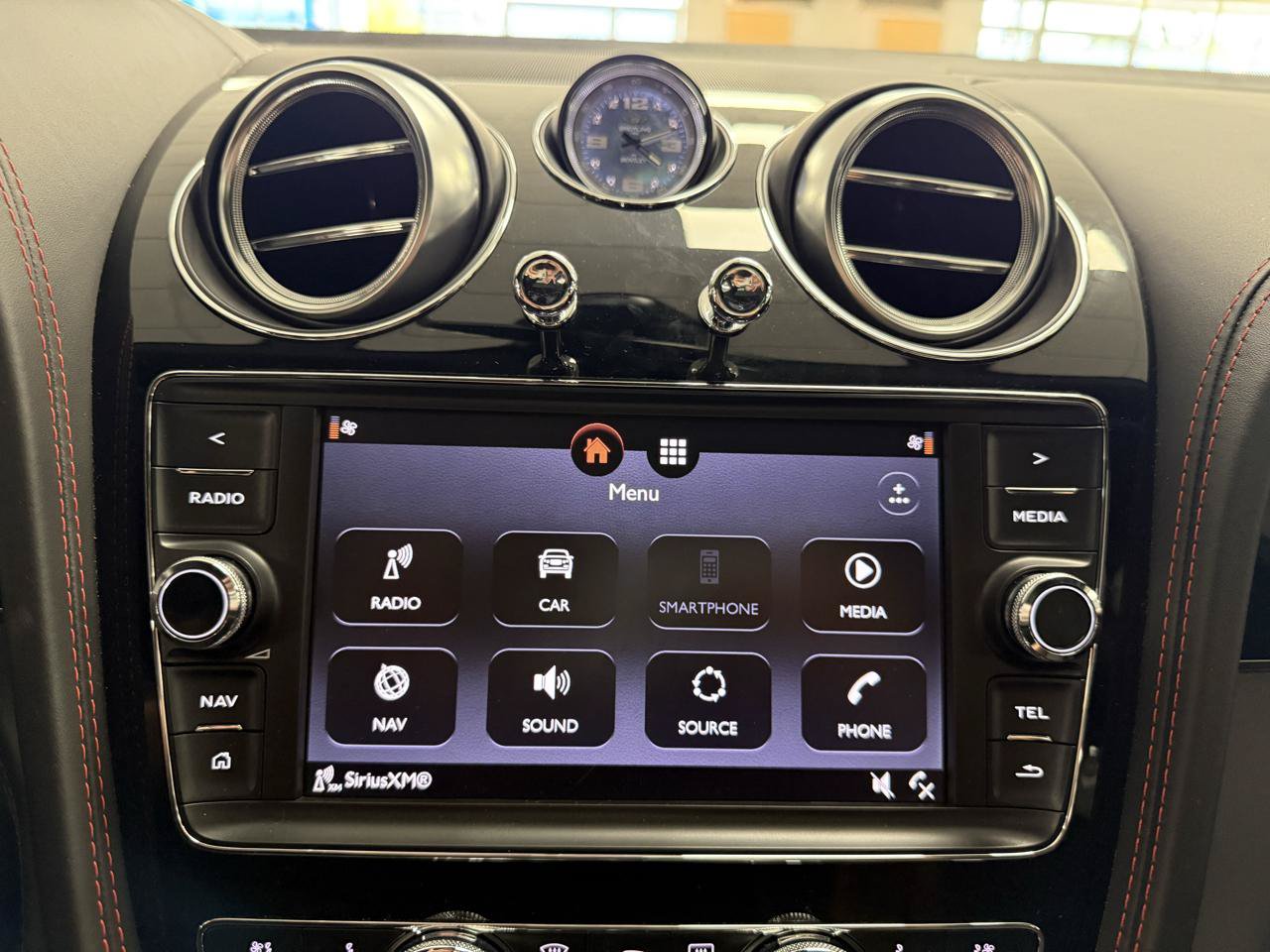 Used 2018 Bentley Bentayga AWD/4WD image 15