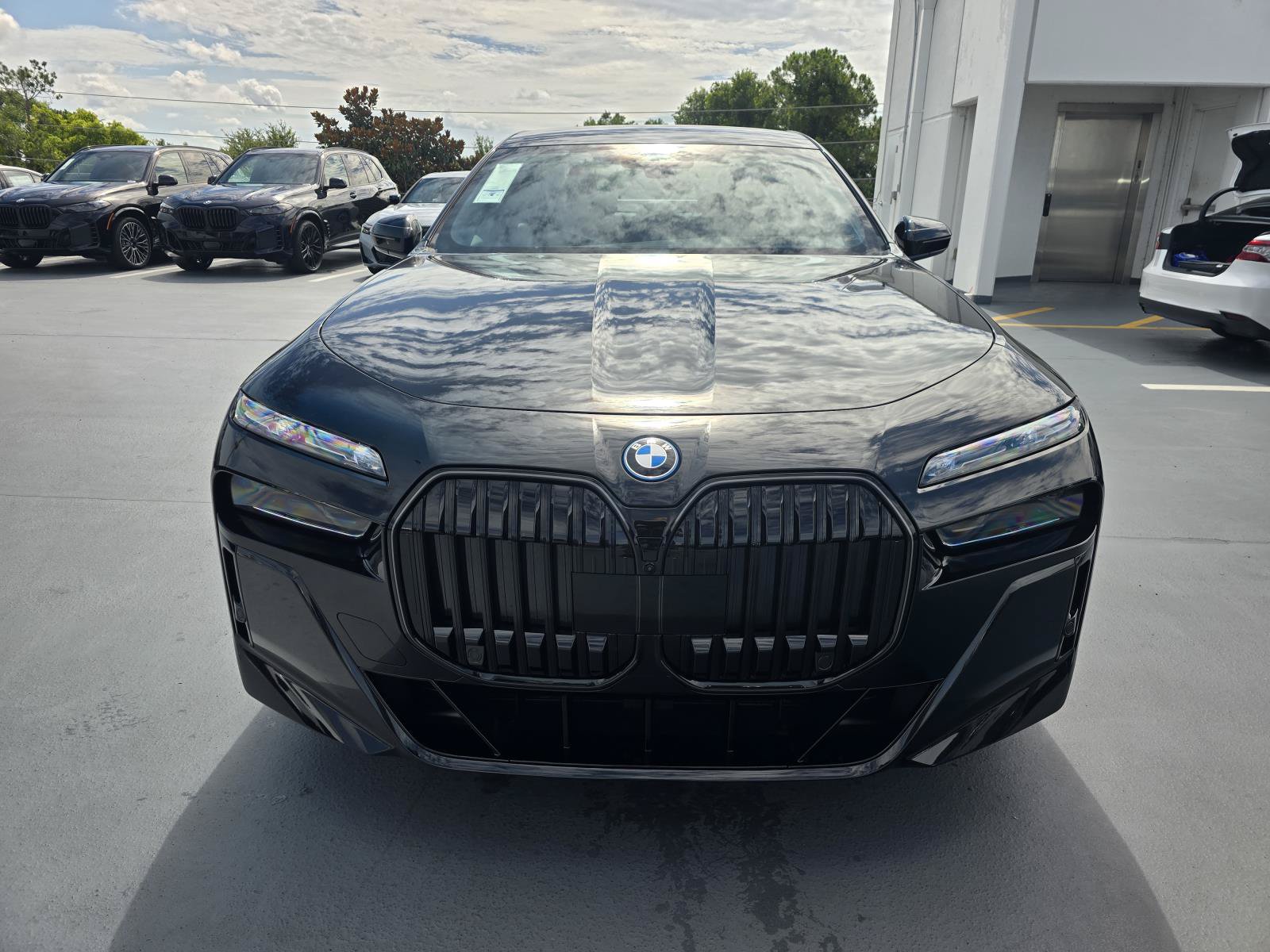 New 2026 BMW 750e xDrive w/ Executive Package AWD/4WD image 2