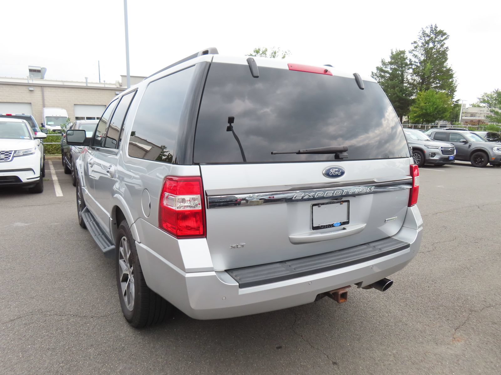 Used 2017 Ford Expedition XLT w/ Equipment Group 201A RWD image 7