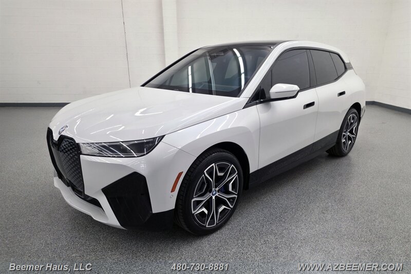 Used 2024 BMW iX xDrive50 w/ Sport Package AWD/4WD image 2