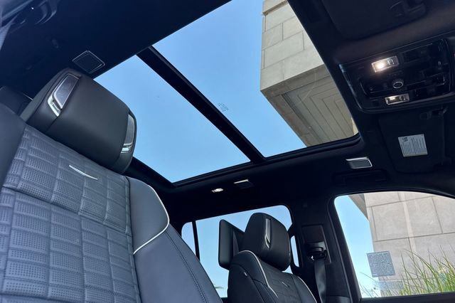 New 2026 Cadillac Escalade ESV Platinum Sport w/ LPO, ONYX Package image 19