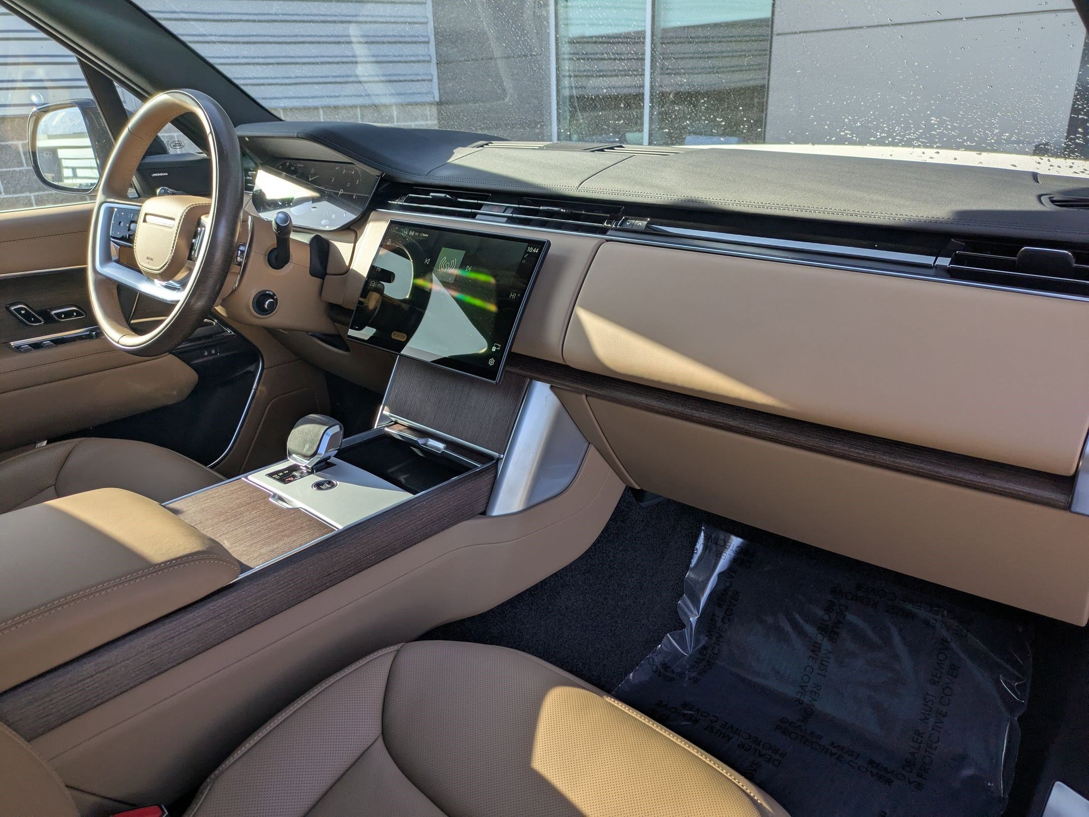 Certified 2024 Land Rover Range Rover SE image 31