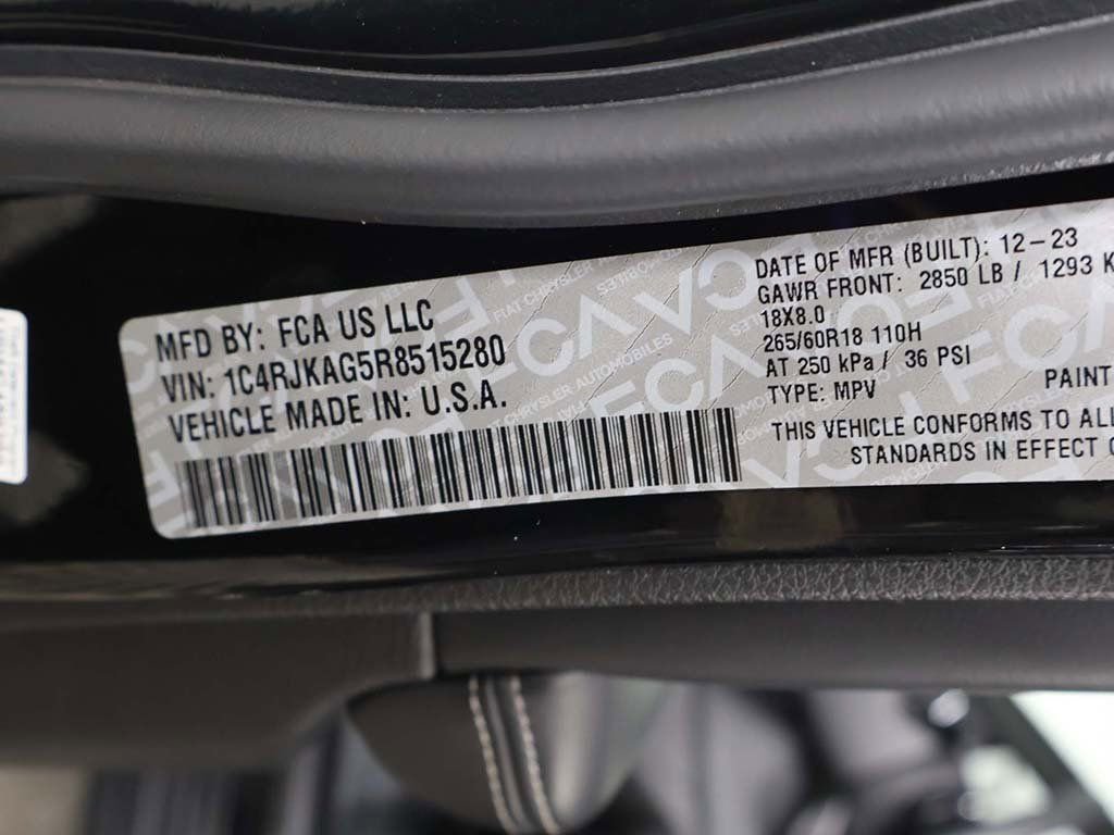 Used 2024 Jeep Grand Cherokee L Laredo image 52