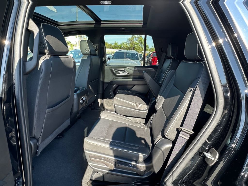 Used 2023 GMC Yukon SLT w/ SLT Luxury Package image 23