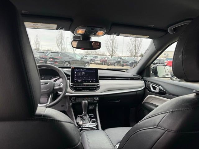 Certified 2025 Jeep Compass Limited image 27