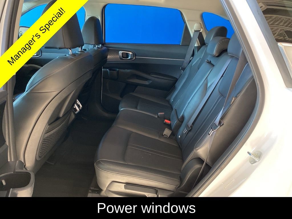 Used 2024 Kia Sorento S image 11