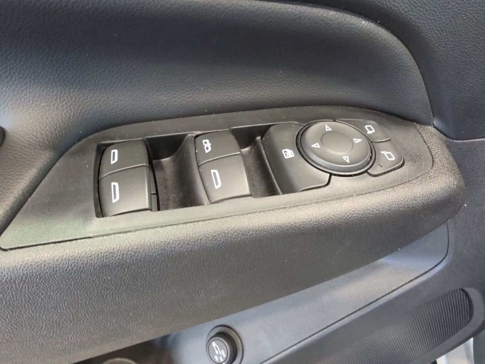 Used 2020 Chevrolet Equinox LT w/ Driver Convenience Package FWD image 20