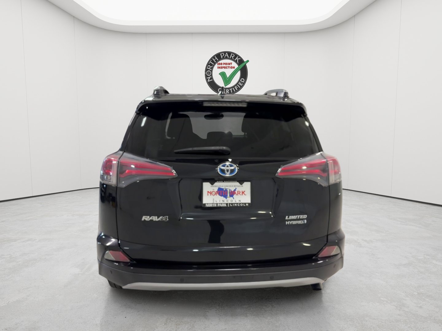 Used 2018 Toyota RAV4 Limited AWD/4WD image 4