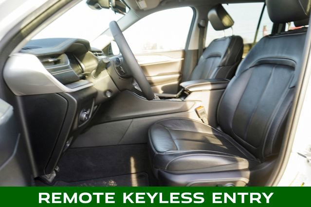 Used 2023 Jeep Grand Cherokee Limited w/ Luxury Tech Group II image 15