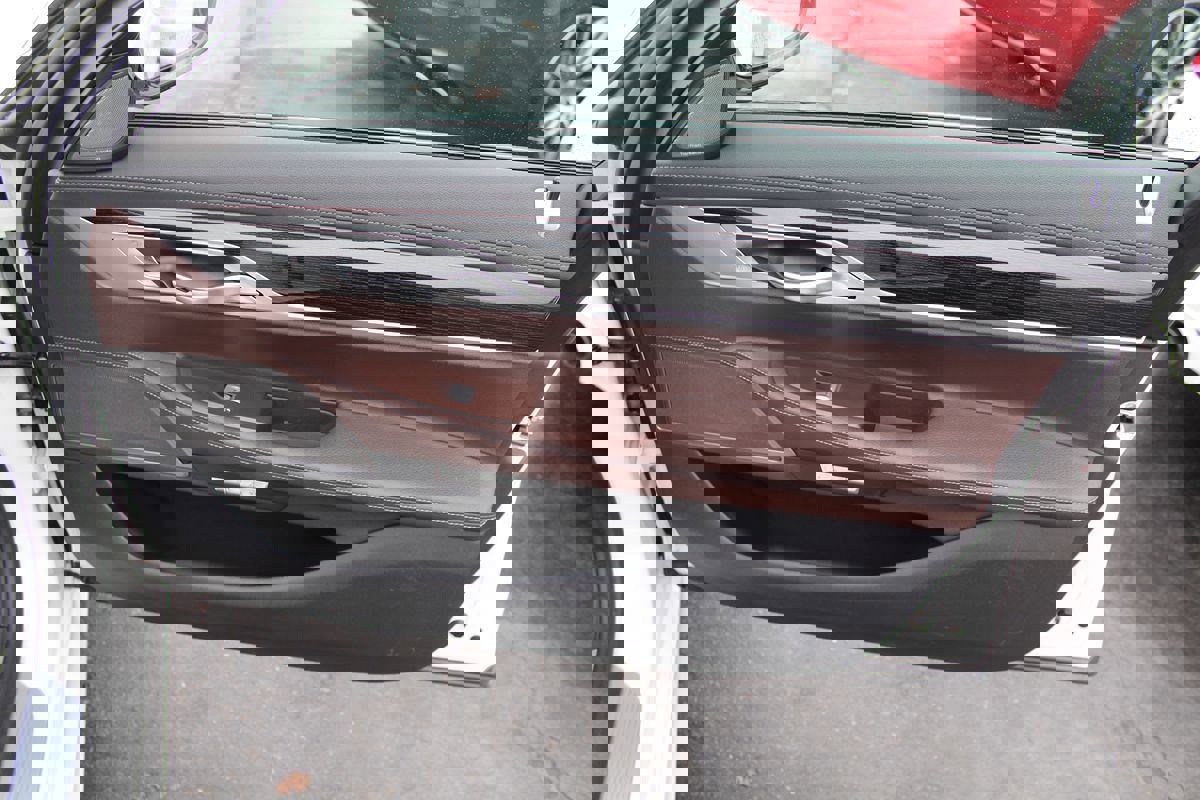 Used 2018 BMW 740i image 21