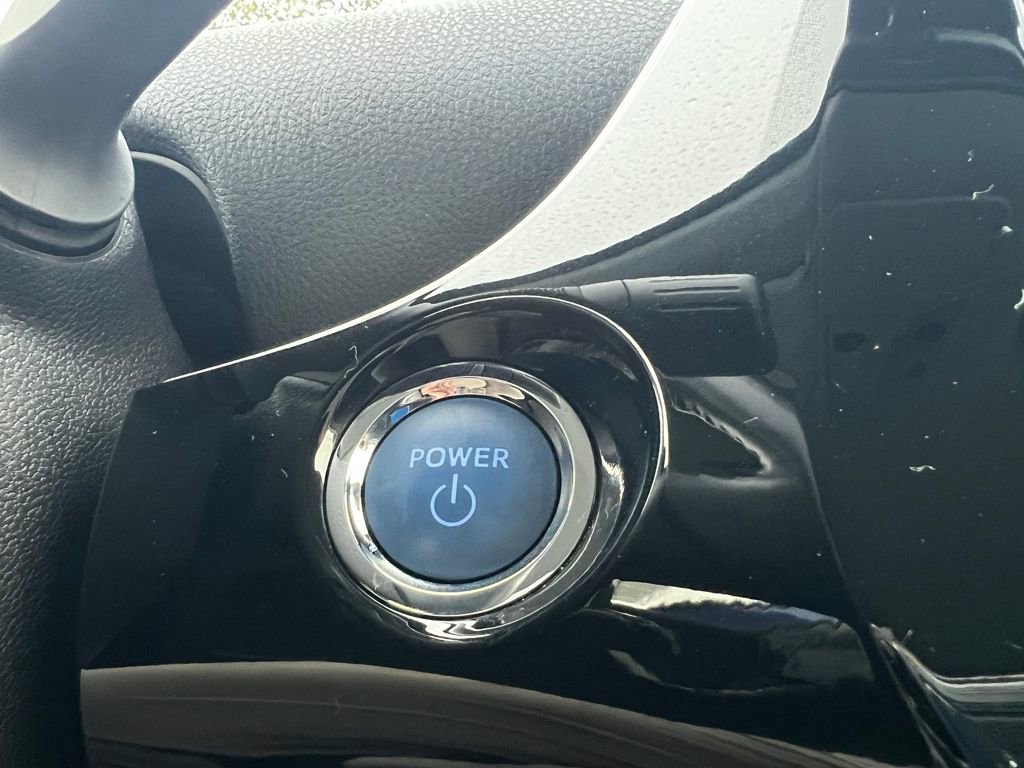 Certified 2018 Toyota Prius Three image 24