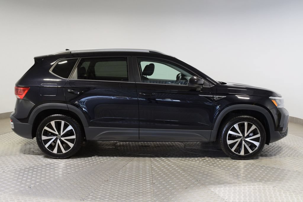 Used 2023 Volkswagen Taos SE w/ Panoramic Sunroof Package AWD/4WD image 11