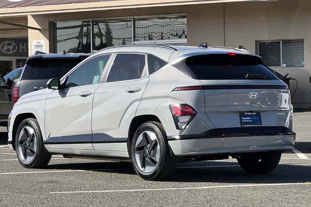 Certified 2025 Hyundai Kona Limited FWD image 8