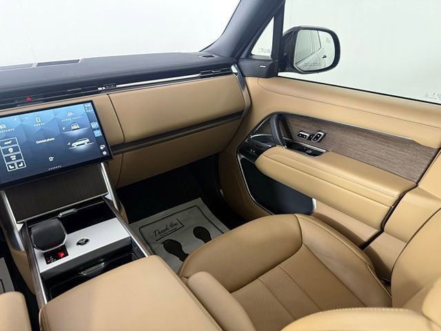 Certified 2025 Land Rover Range Rover SE image 27
