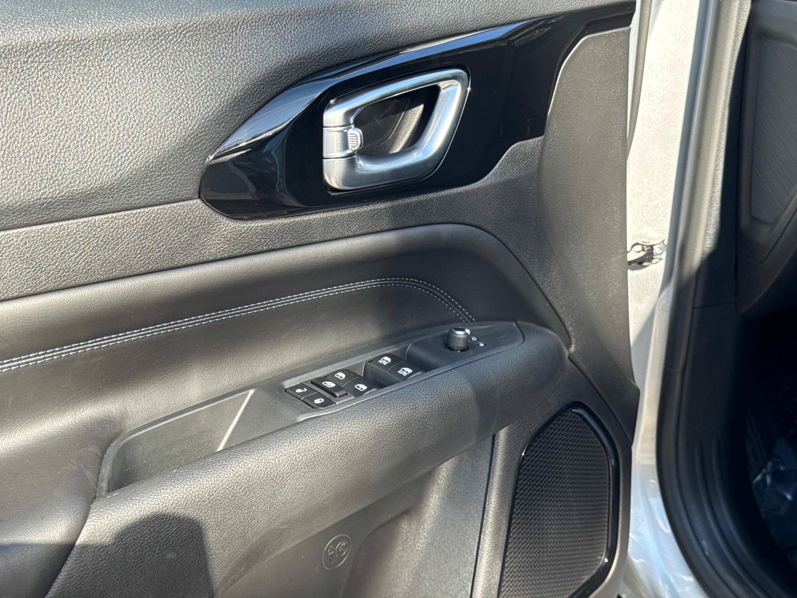 New 2026 Jeep Compass Latitude AWD/4WD image 17