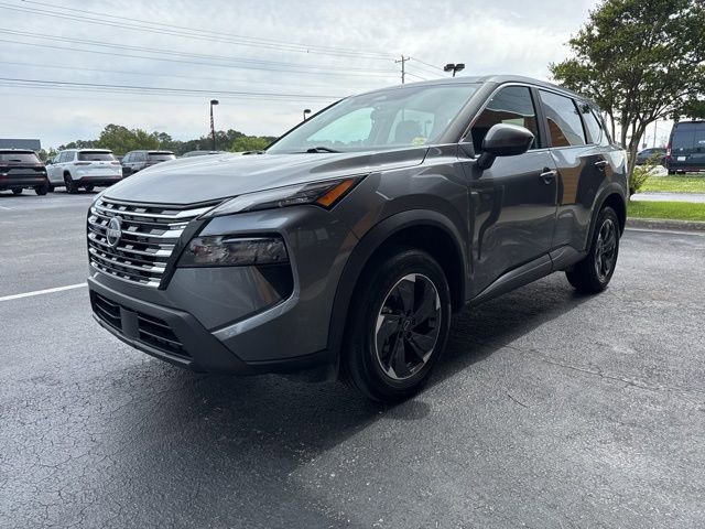 Used 2024 Nissan Rogue SV FWD image 4