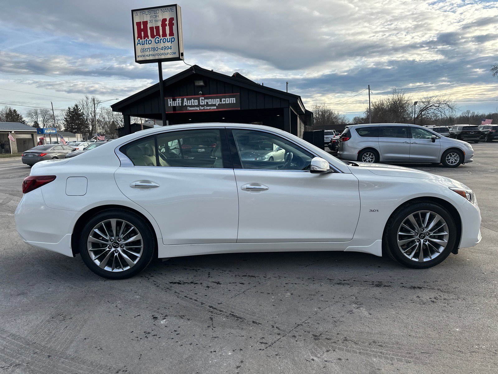 Used 2019 INFINITI Q50 Luxe w/ Essential Package (3.0T Luxe) image 2