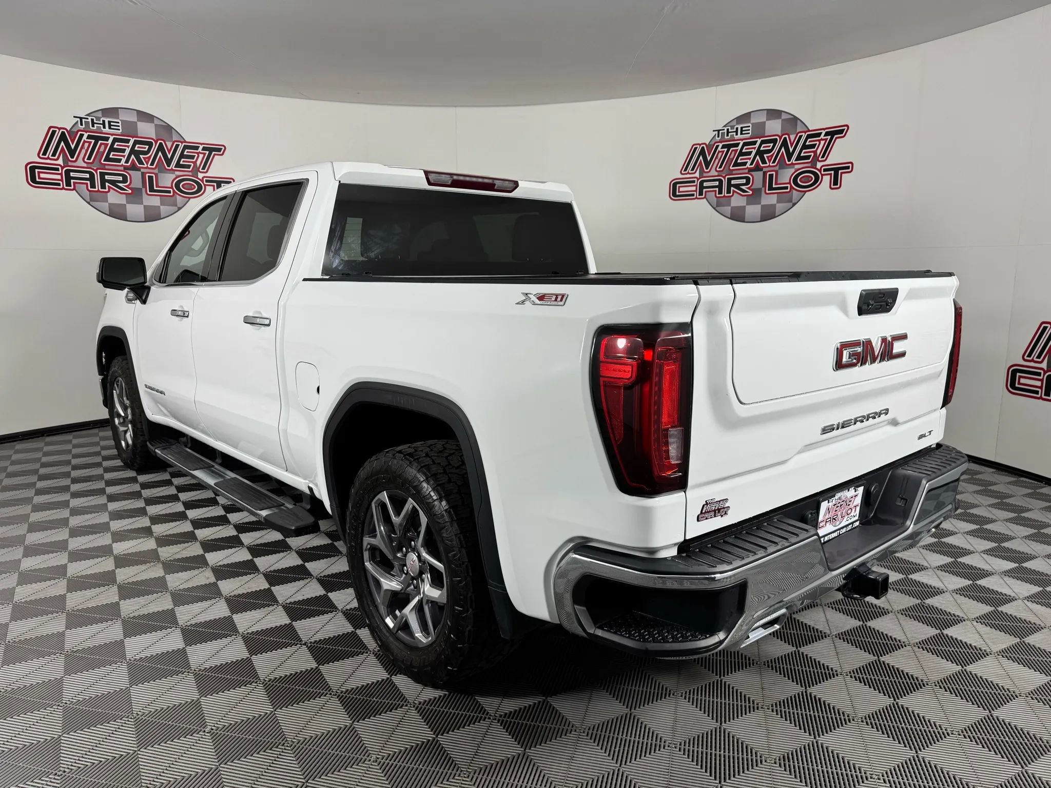 Used 2023 GMC Sierra 1500 SLT w/ SLT Premium Package image 5