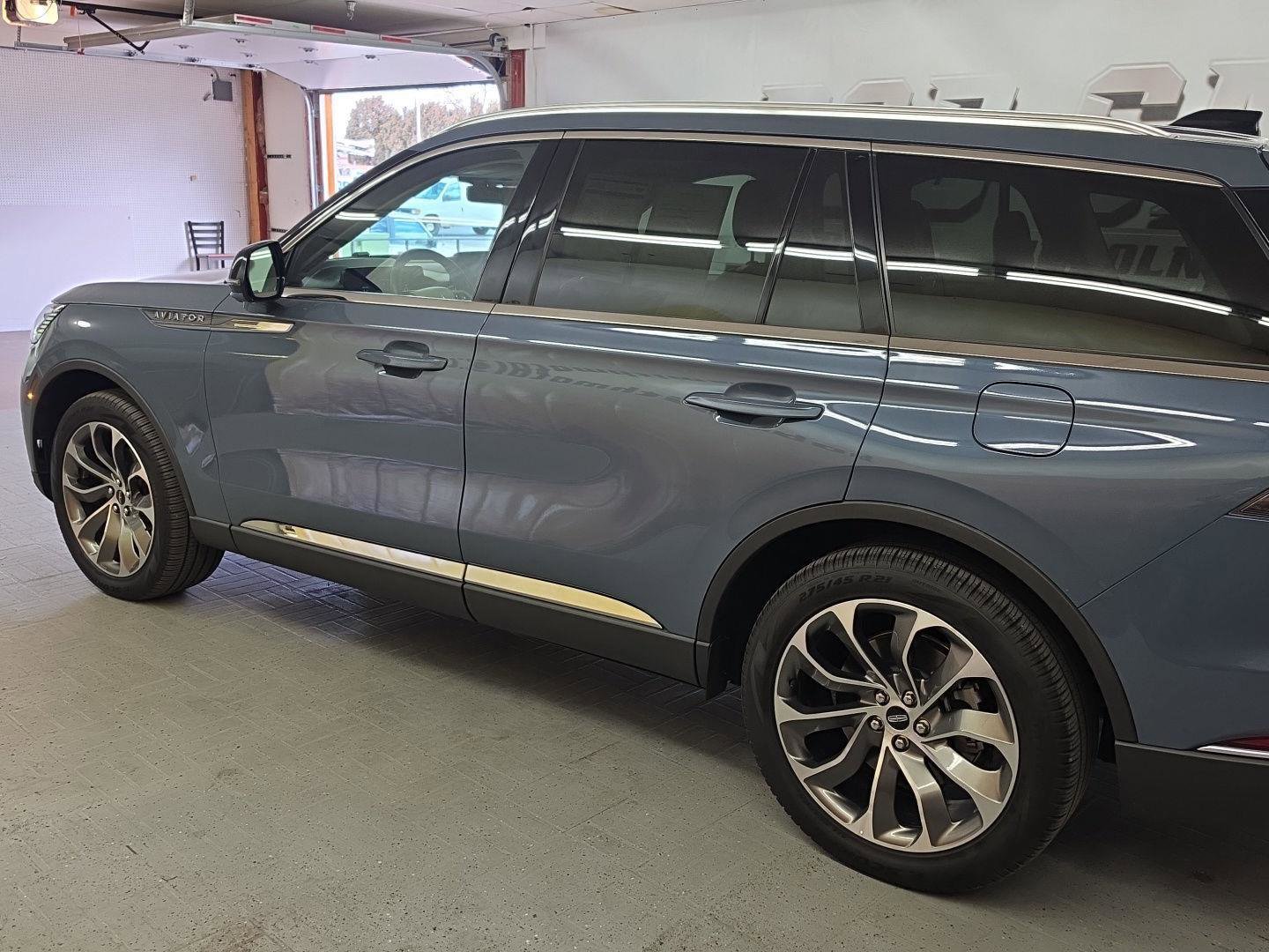 Used 2025 Lincoln Aviator Reserve w/ Illumination Package AWD/4WD image 3