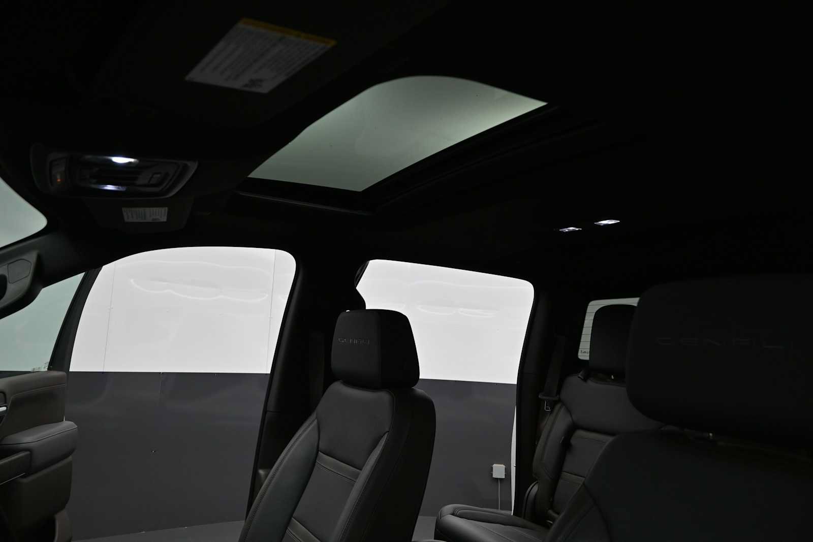 Used 2021 GMC Sierra 1500 Denali w/ Driver Alert Package II AWD/4WD image 11