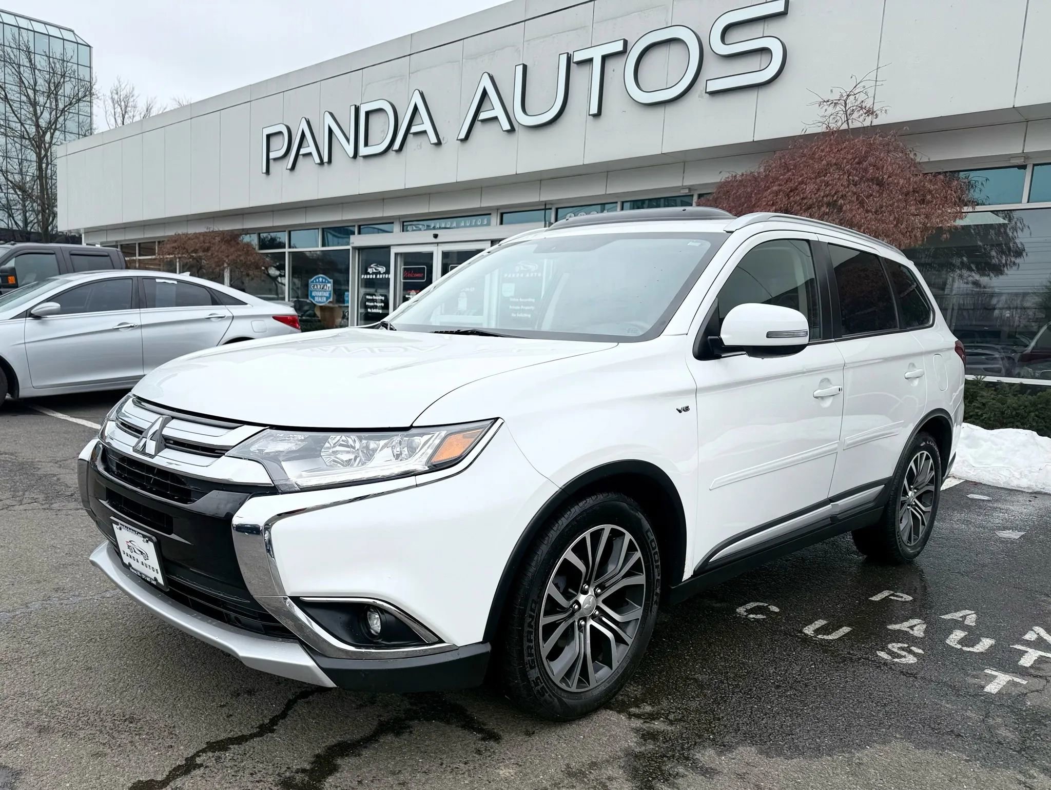 Used 2017 Mitsubishi Outlander GT image 3