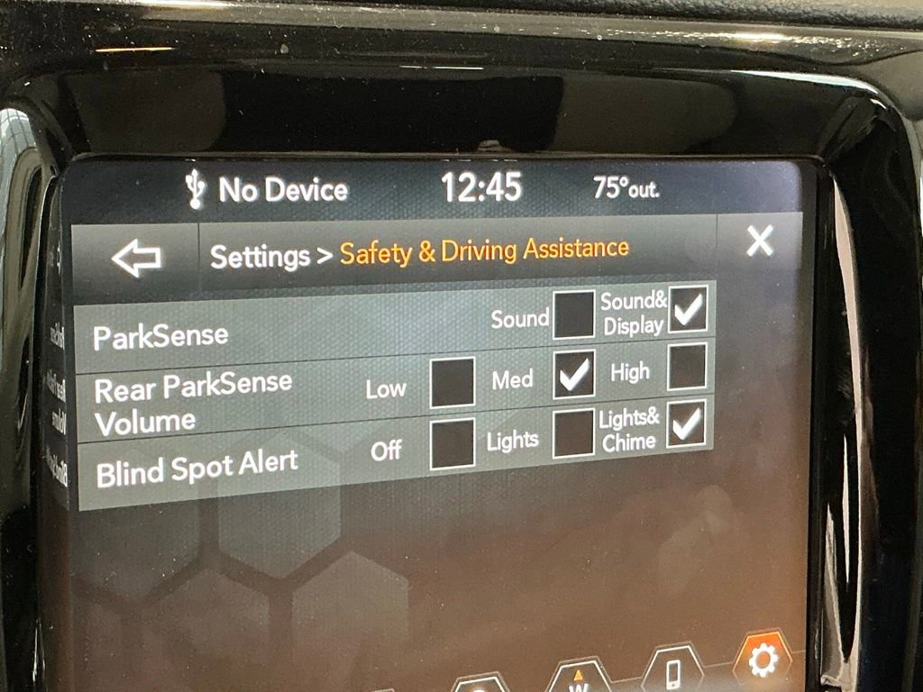 Used 2018 Jeep Compass Limited w/ Navigation Group image 28