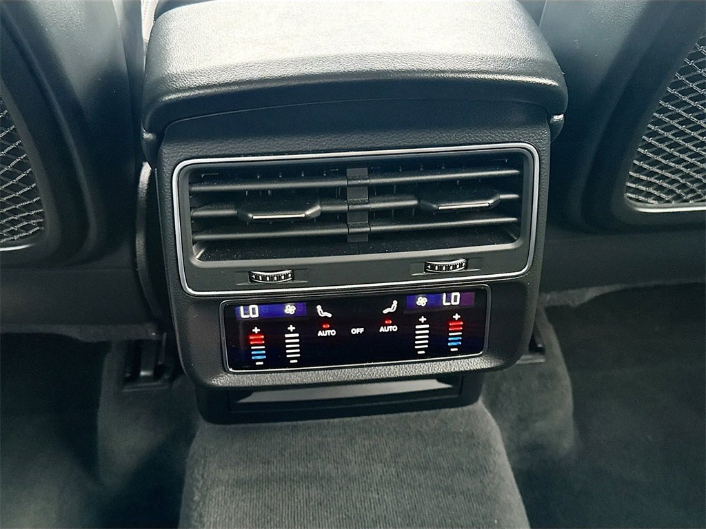 Used 2021 Audi SQ7 Premium Plus w/ Driver Assistance Package image 28