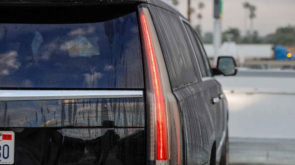 Used 2018 Cadillac Escalade ESV Premium Luxury image 10