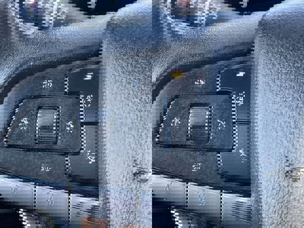 Used 2021 Cadillac Escalade ESV Premium Luxury w/ Performance Package image 27