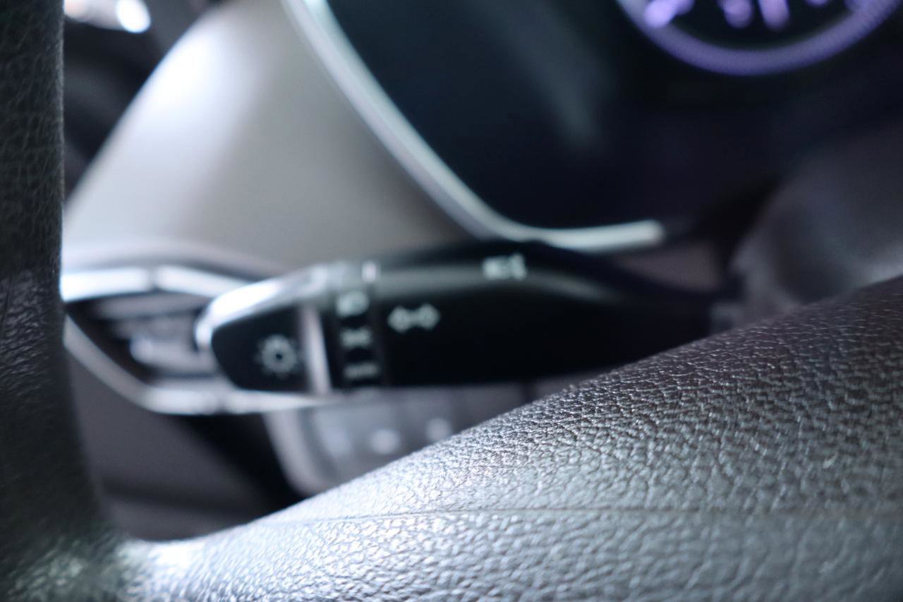 Used 2020 Hyundai Santa Fe SE image 23