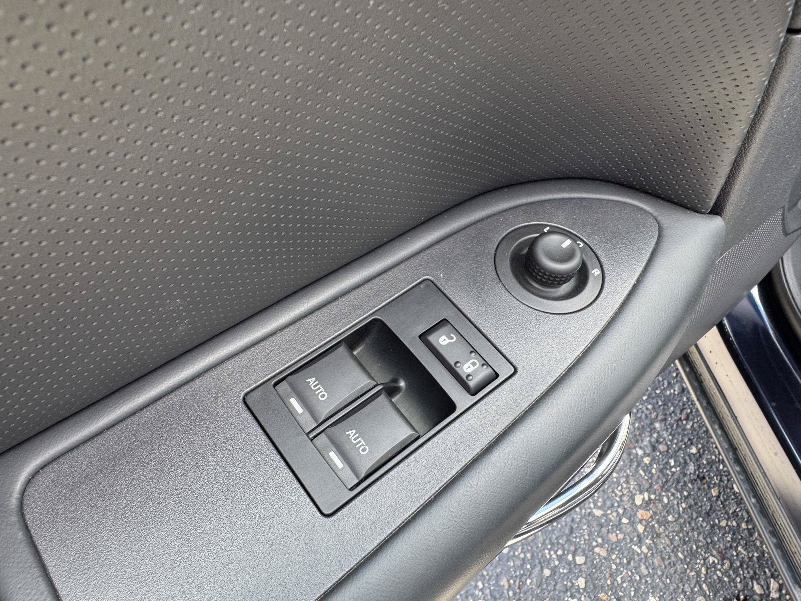 Used 2012 Dodge Challenger R/T RWD image 14
