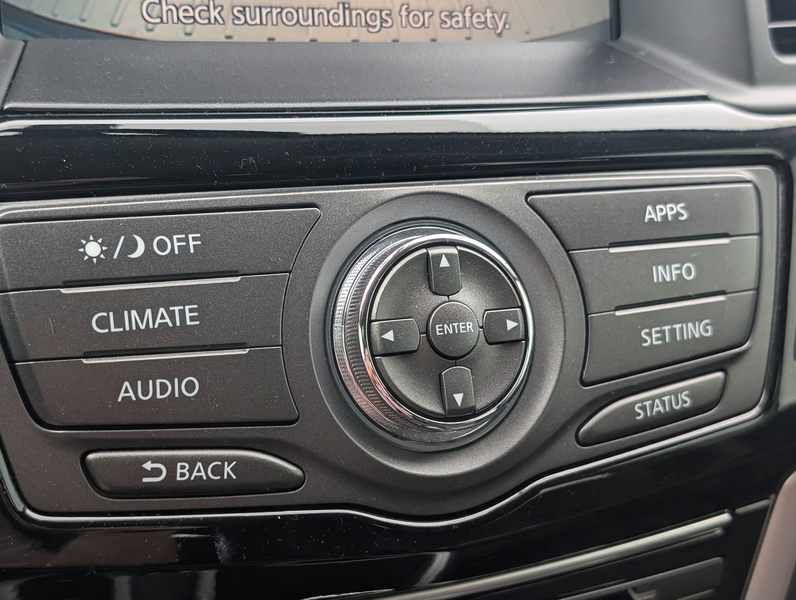 Used 2018 Nissan Pathfinder SV image 25