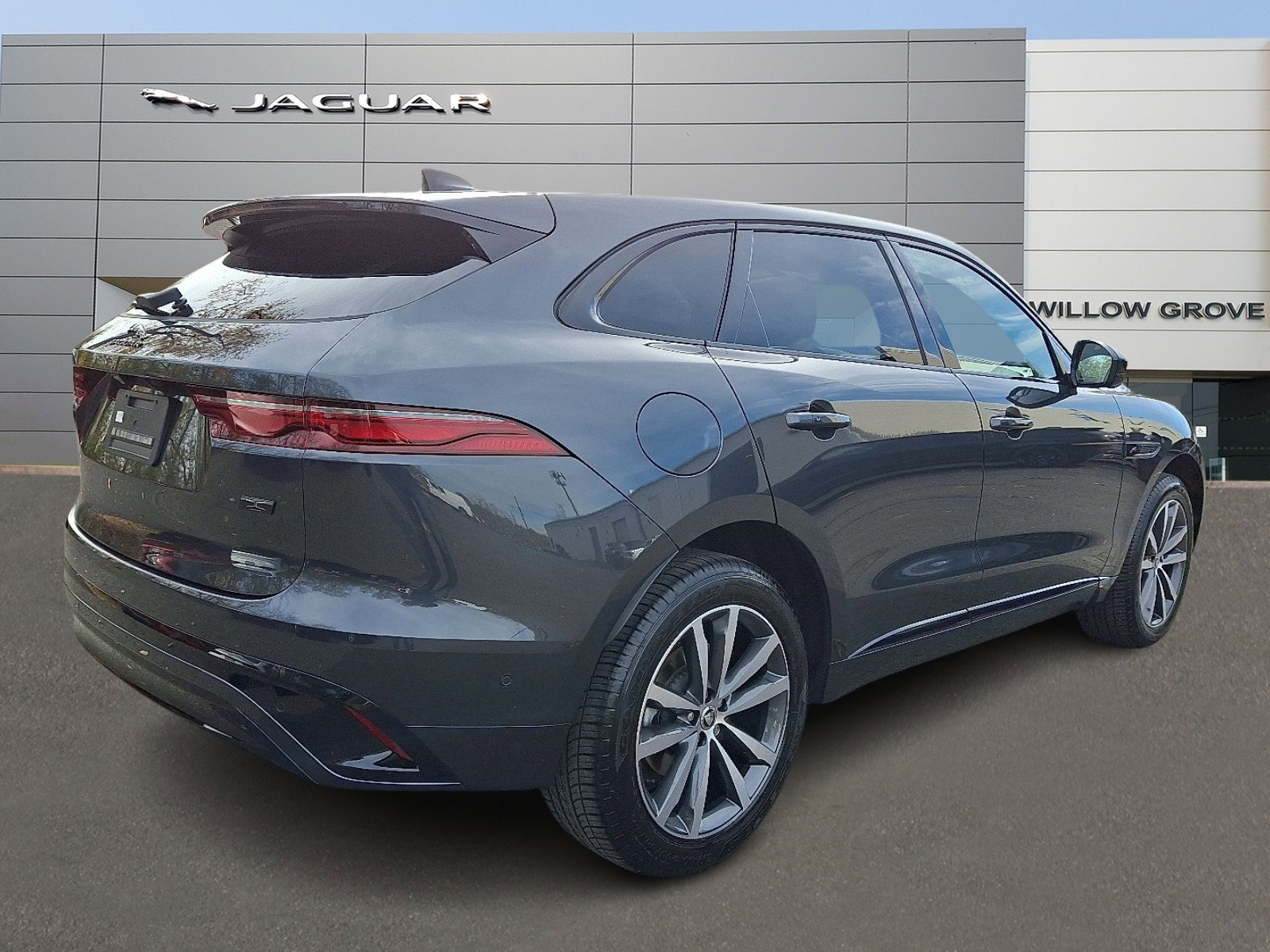 Used 2026 Jaguar F-PACE R-Dynamic S image 2