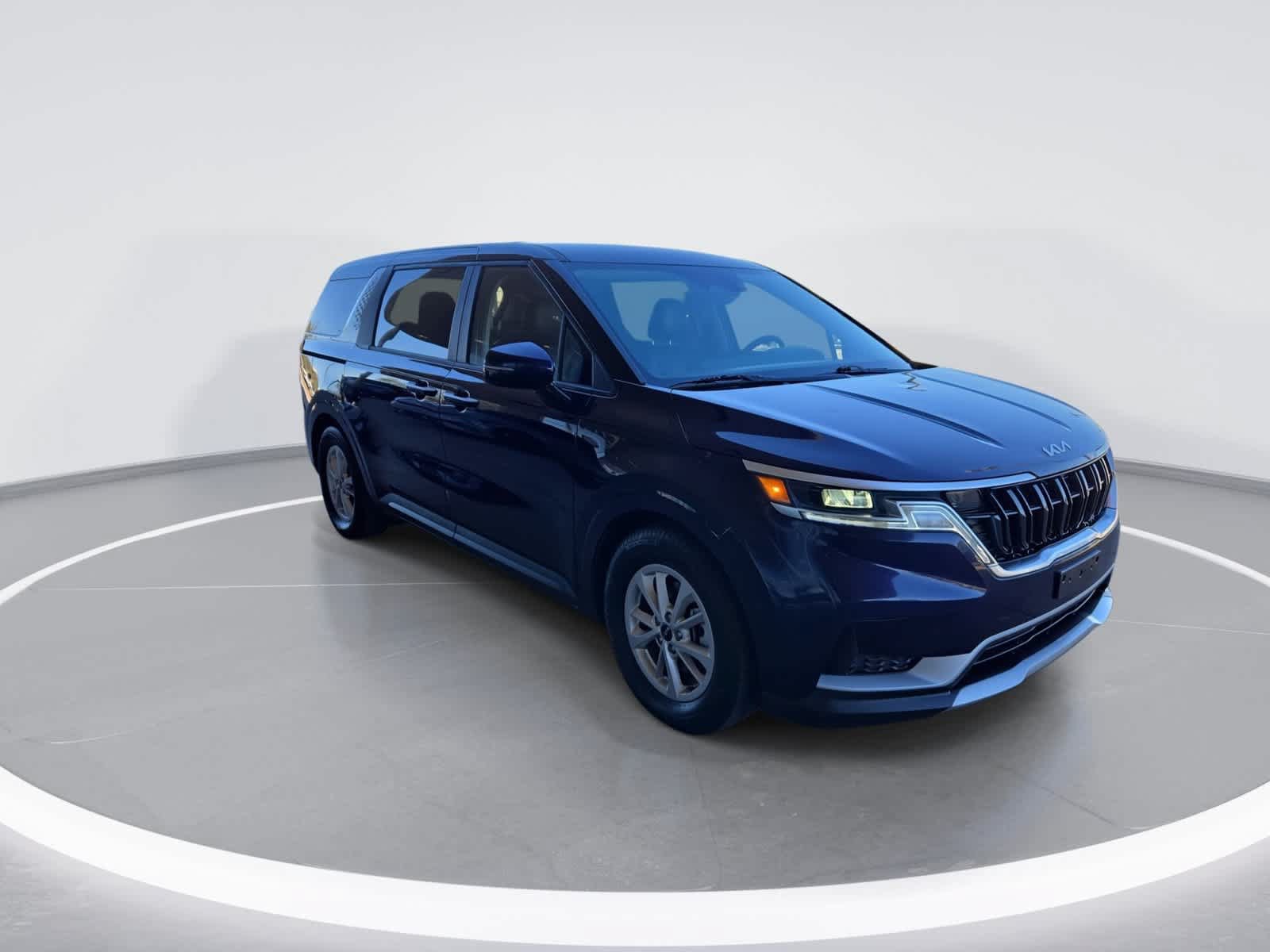 Used 2022 Kia Carnival LX FWD image 2