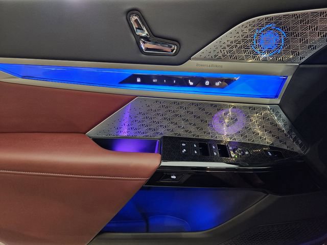 Used 2025 BMW 750e xDrive w/ Executive Package image 24