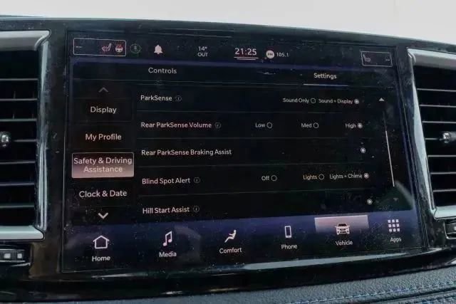 Used 2021 Chrysler Pacifica Touring-L image 36