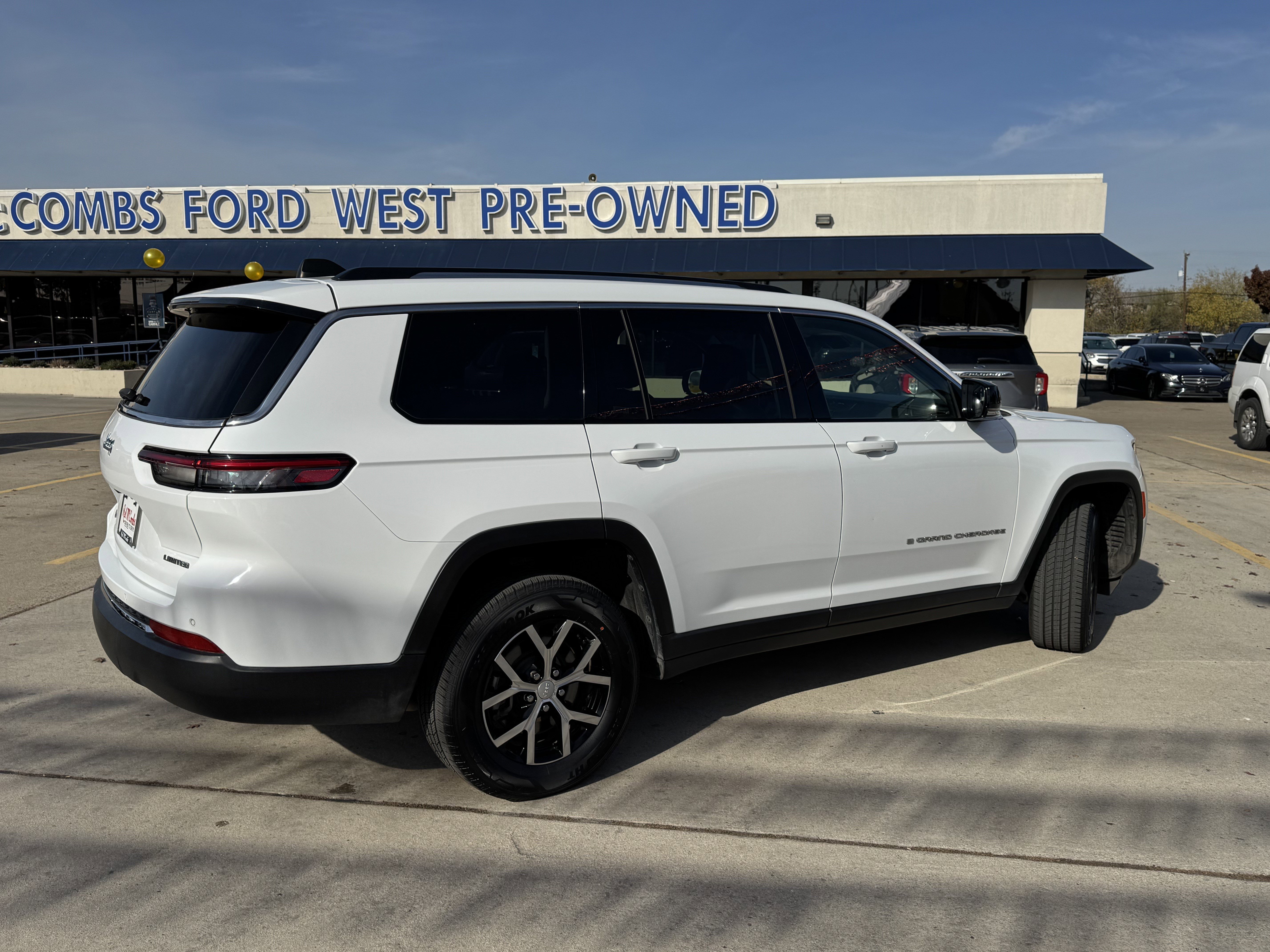Used 2023 Jeep Grand Cherokee L Limited image 5