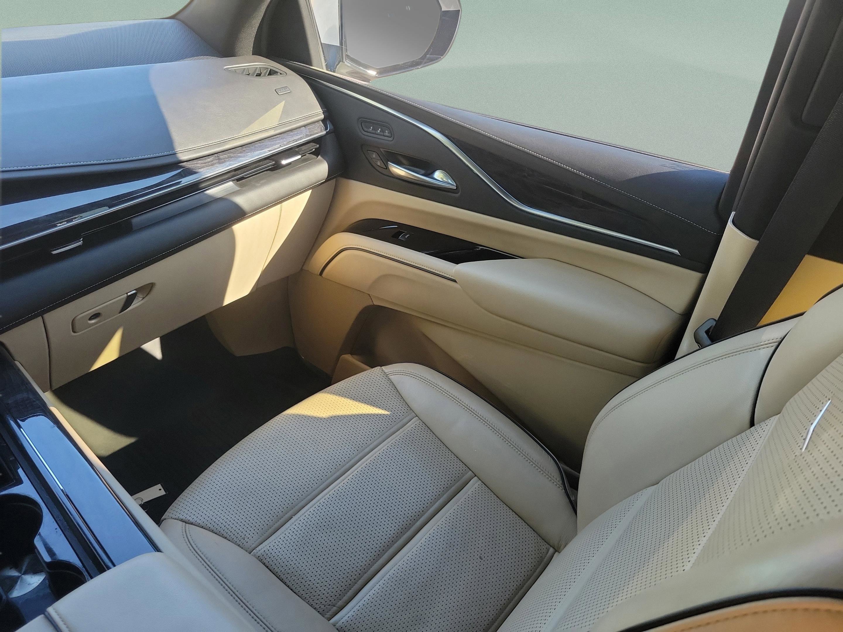 Used 2021 Cadillac Escalade Premium Luxury image 16